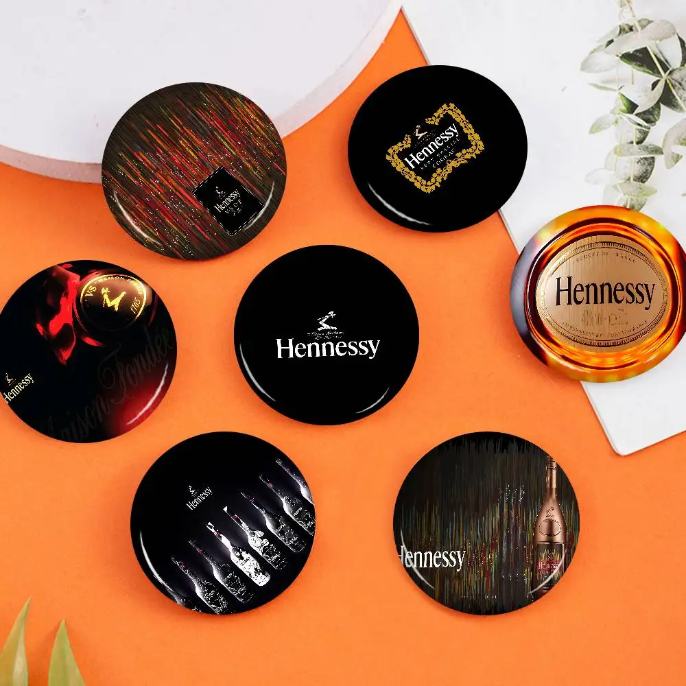 Broches con Foto de Brandy H-Hennessy, Insignias Redondas Creativas, Regalos, 32/44/58mm