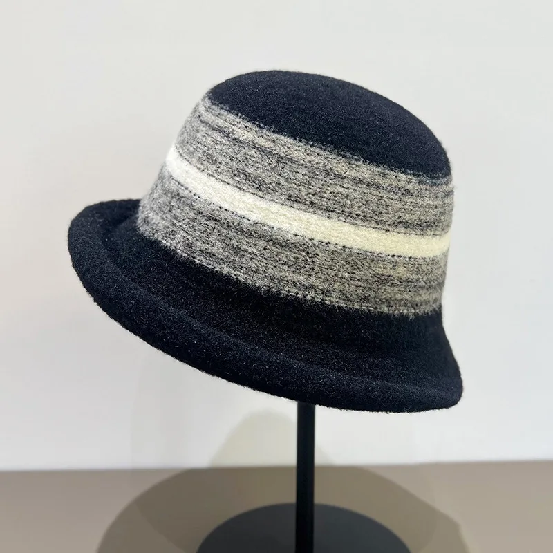 Neuer Fischerhut für Mütter im britischen Stil mit gerollter Krempe für Damen. Vielseitiger Hut mit kurzer Krempe und stilvollem Look – Detail 12