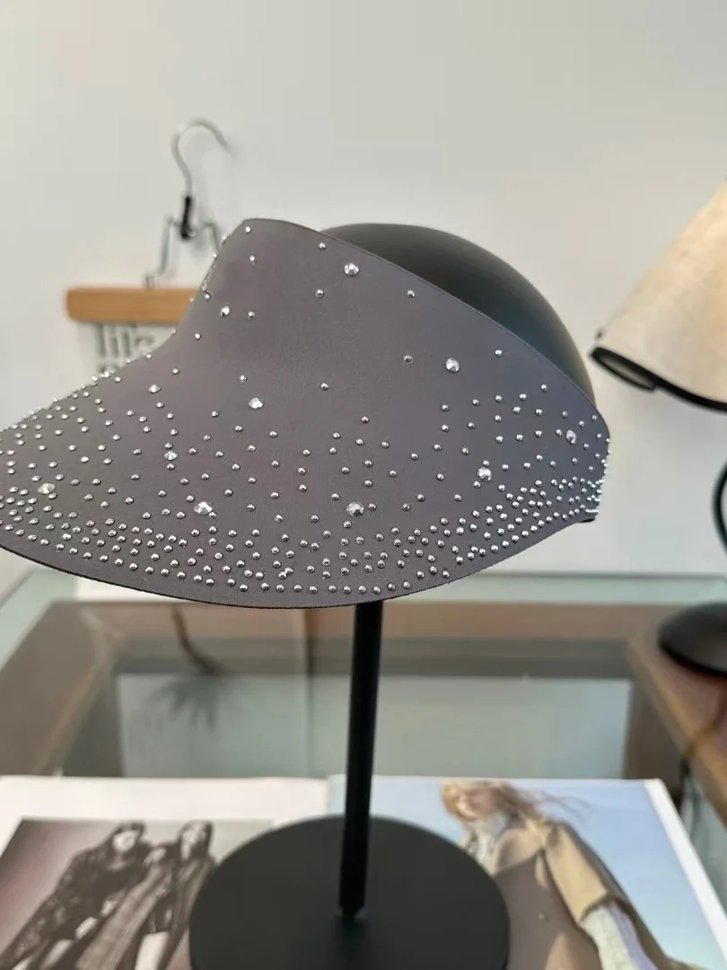 sombrero-de-sol-de-verano-para-mujer-versatil-de-ala-ancha-con-proteccion-uv-adornado-con-diamantes-gorra-unisex-ajustable-con-parte-superior-vacia