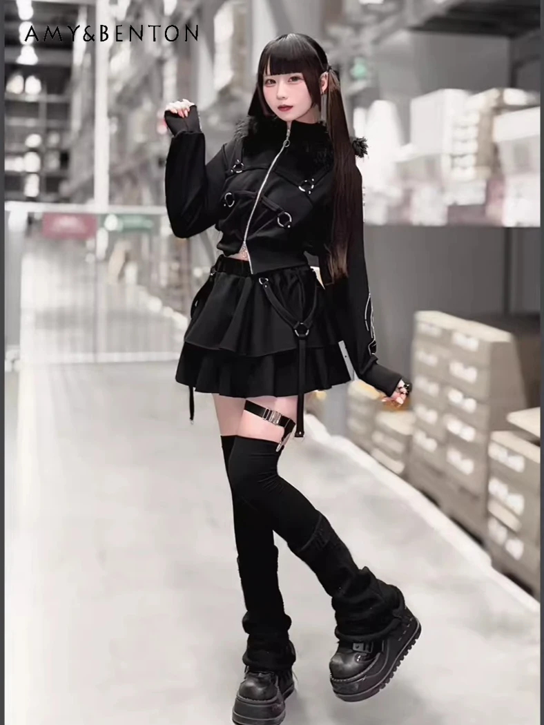

Оригинальный японский субкультурный комплект в темном стиле: готическая черная юбка и укороченная куртка Y2K с капюшоном на молнии, мини-юбка с высокой талией