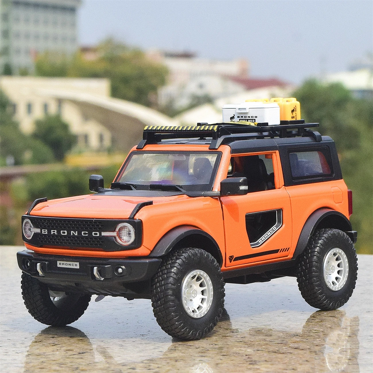 1:32 Ford Bronco Lima Alloy Car Model Simulation Diecast Metal Toy Modified Off-road Vehicle Model Sound and Light Children Gift