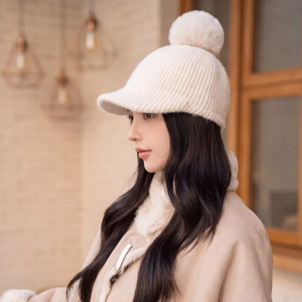 Modische, einfarbige, gestrickte Baseballkappe, wärmende, dicke Wollmütze, Plüschbommel, winddicht, Plüsch-Beanie, zum Skifahren. – Detail 4