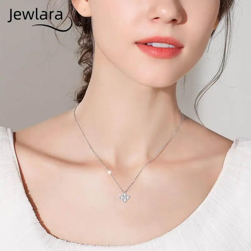 Jewlara Four-leaf Clover D-color Moissanite Necklace 925 Silver-plated K18 Gold Flower Pendant Fashionable Temperament Versatile