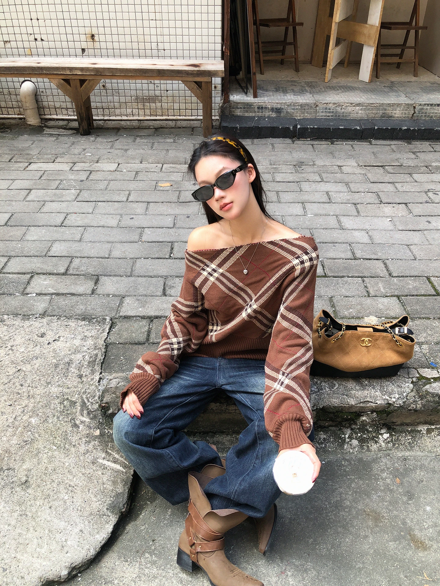 

Женский осенний вязаный свитер Red Celebri Studio Lazy High-End Feelings oulder Bared Plaid, прямой длинный свеч Cas...