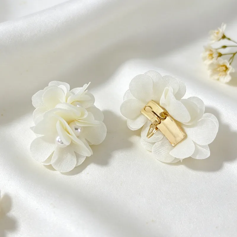 Dopamine Flower Pearl Clip-On-Ohrringe für Frauen, nicht durchstechende, schmerzfreie Ohrclips, Schmuckzubehör im Strandurlaubsstil – Detail 3