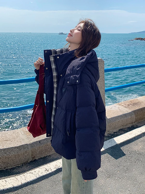 เสื้อโค้ทขนเป็ดผู้หญิงแบบมีฮู้ด สีลายสก็อต อุ่นสบาย ทรงหลวม สไตล์ลำลอง ผลิตจากเส้นใยโพลีเอสเตอร์ พร้อมซิป