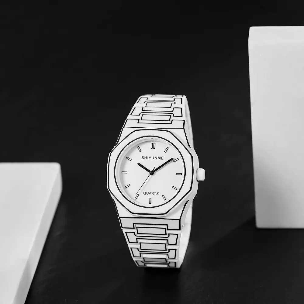 

Fashionable creative trendy lines men's quartz watches waterproof men watches suitable for daily life sports and gift giving