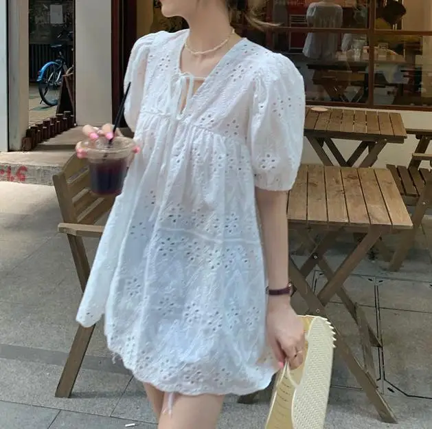 

French White Design Hollow Lace Top Women's Summer Versatile Loose Short Sleeved Shirt Bubble Sleeve Shirt Women Tops