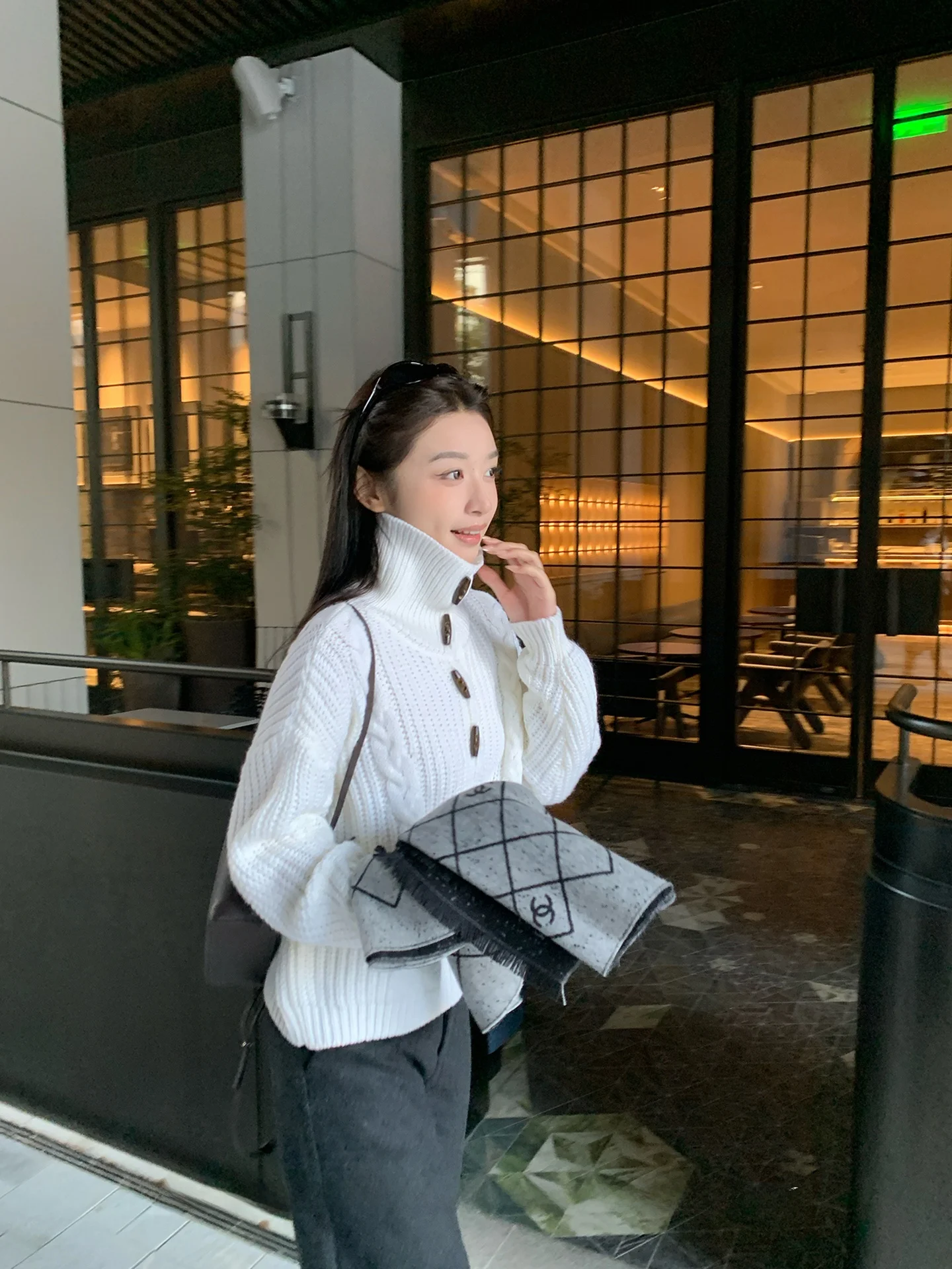 

Свободный женский вязаный свитер с высоким воротником и двумя пуговицами, с вырезом-кауол, в стиле Lazy Sle, ажурный, с узором «косы», винтажный топ