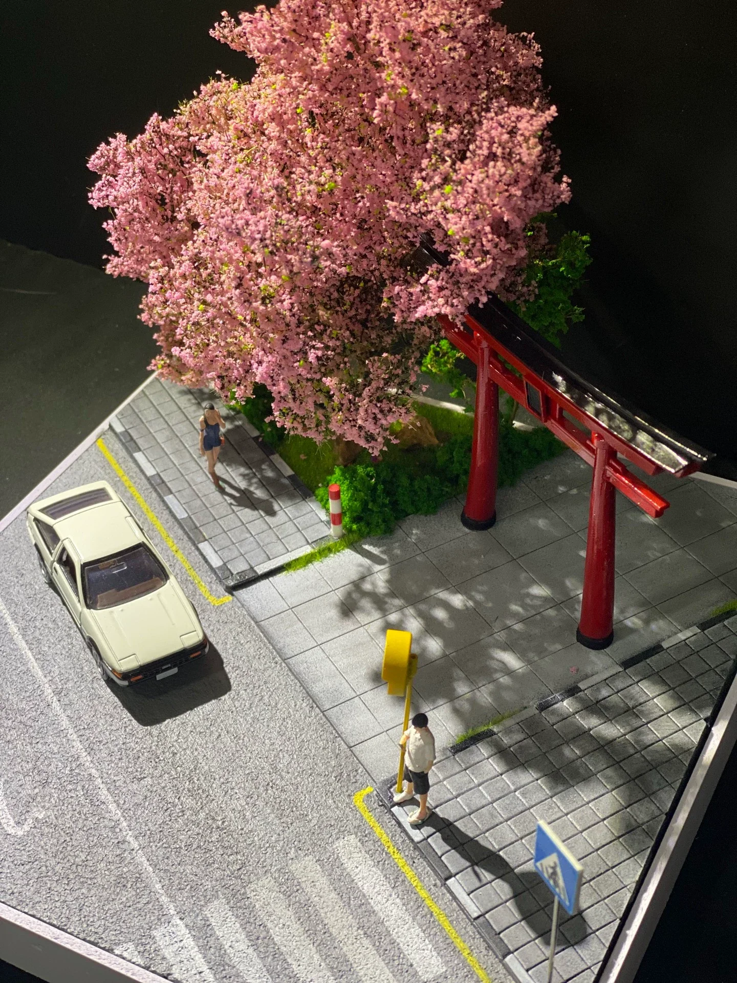 1:64 Japanese Torii Gate Diorama, 20×20cm