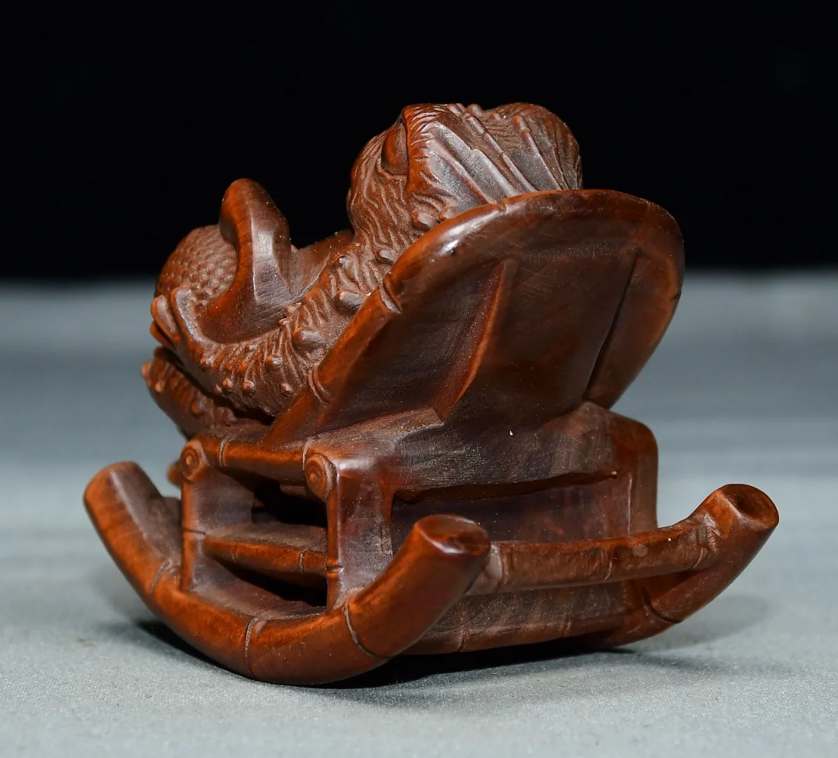 High-quality small-leaved juniper wood frog incense holder and decorative item for tabletop decoration