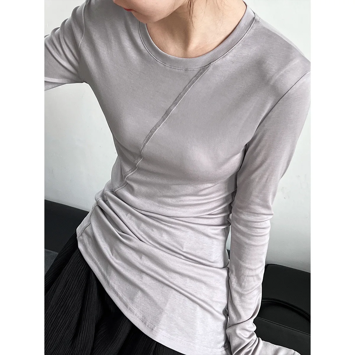 2025년 봄 여성 캐주얼 한국 불규칙 슬림핏 티셔츠, 새로운 컷라인과 주름진 베이스, 탑 2870