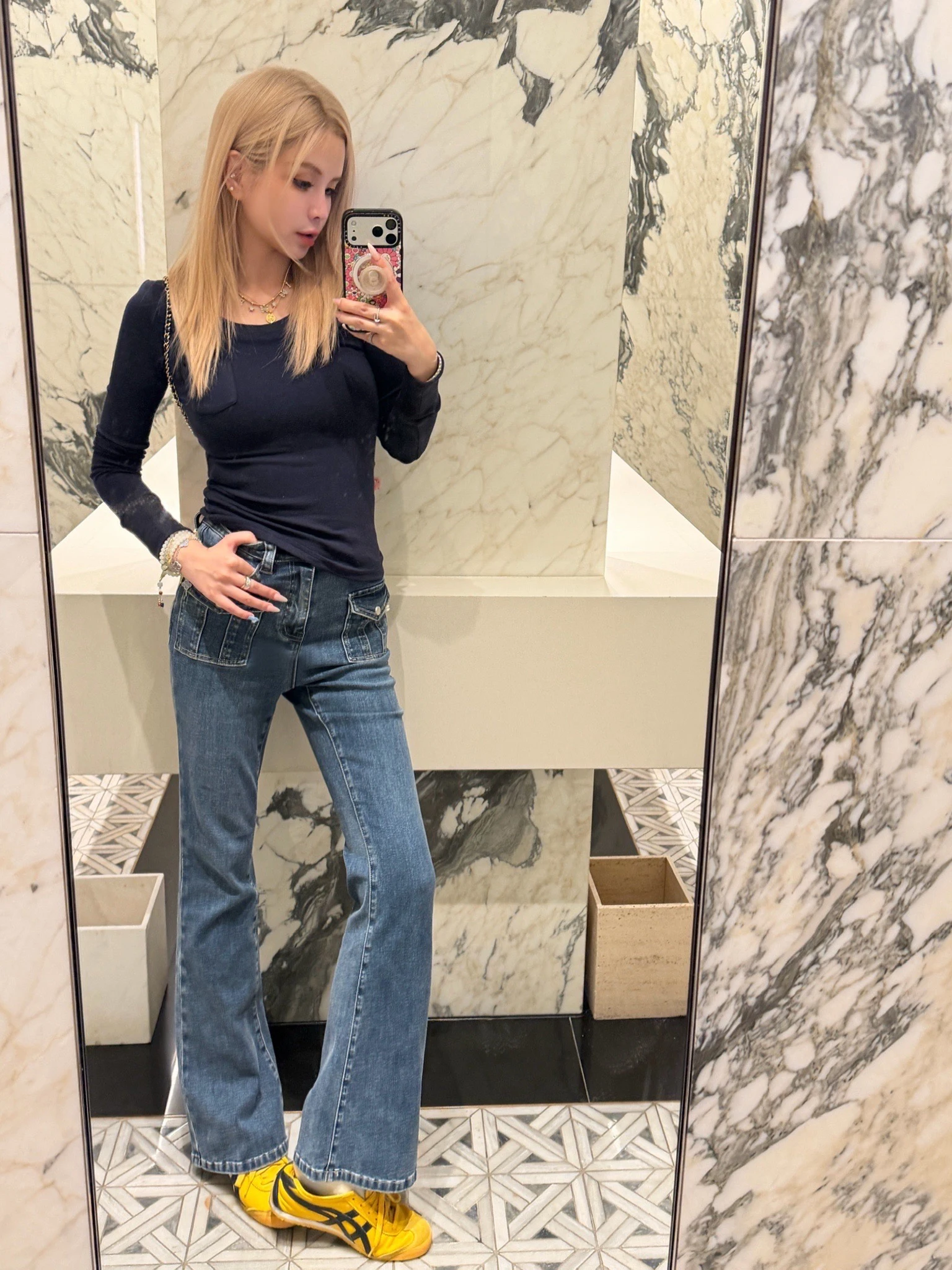

MungsEra High Waist Stretchy Slimming Waed Bell Bot Denim Jeans Multiple kets Design Cotton Zipper Spring Ladies Fit