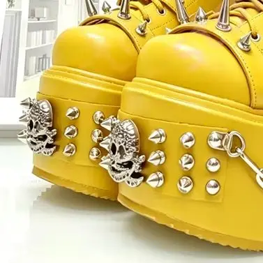 2026 New Gothic Platform Knee High Boots Round Toe Metal Spikes Decor Multi Buckle Straps Lace Up Punk Fashion Thick Sole Boots