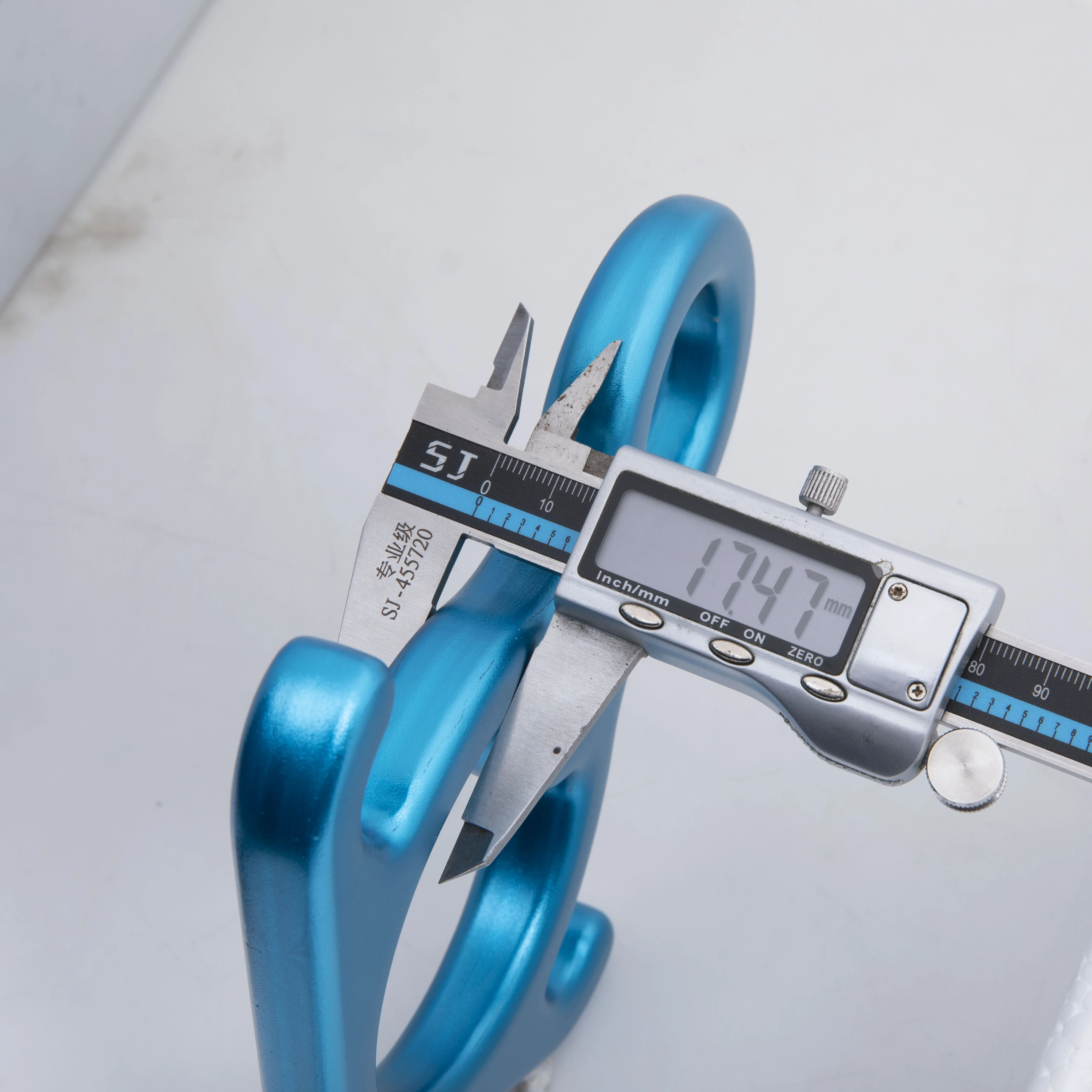 Camnal 50kN Rescue Figure 8 Descender for Fall Protection for Rappelling Belaying Mountaineering