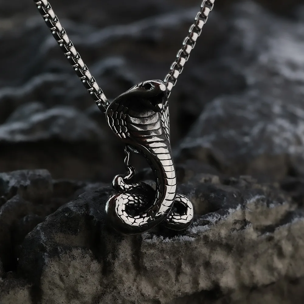 Gothic Viper Black Mamba Eye Snake Animal Pendant Necklace Men's Fashion Personality Trend Alternative Cool Alternative Jewelry