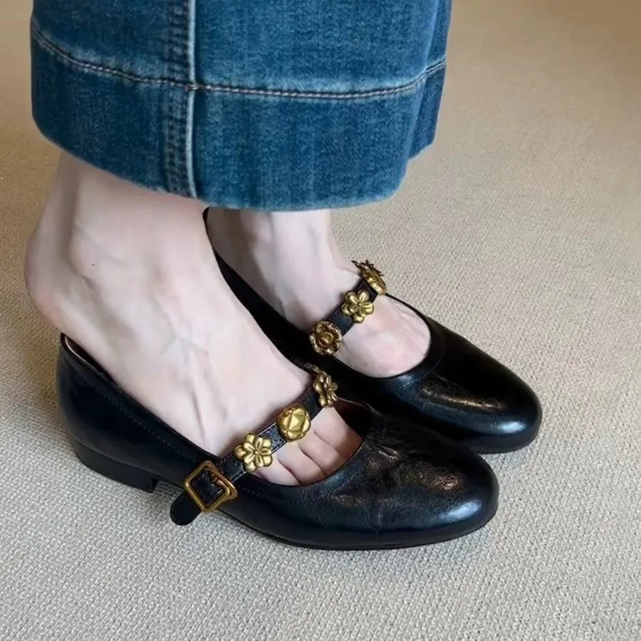 

Черные кожаные туфли Мэри Джейн с золотой цветочной пряжкой, женские, ретро, с круглым носком, на танкетке, удобные, повседневные, модные