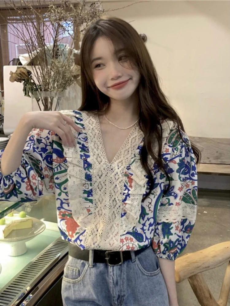 

Korobov Korean Vintage V Neck Half +sleeve Summer Lace Patchwork Flower print Lace Loose Women Shirt