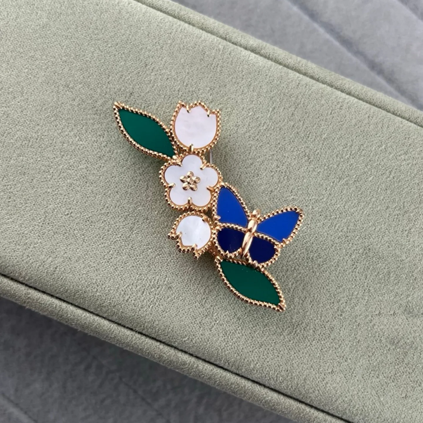 broche-elegante-en-forme-de-feuille-de-fleur-simple-et-polyvalente-pour-veste-de-costume-femme-accessoire-tendance-sc463