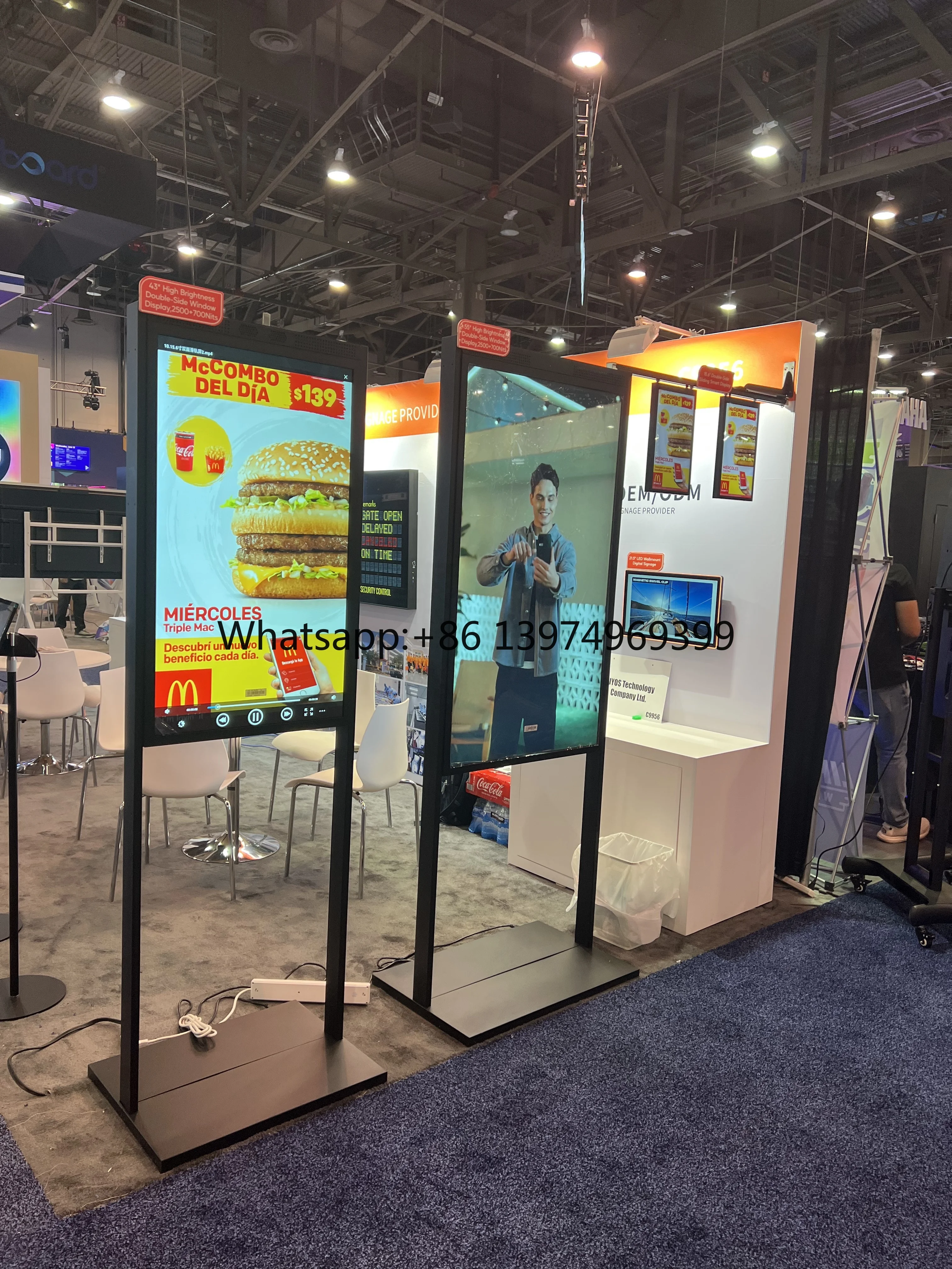 Indoor Use High Brightness Face to Window Double Side Digital Signage 55 Inch Remote Control Floor Stand Vertical Display