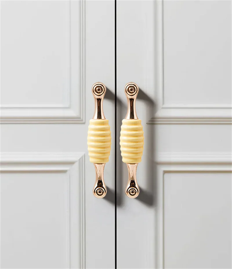 Maniglie in ceramica Nordic INS Manopole per cassetti Maniglie per porte dell'armadio rosa giallo con viti Maniglie per mobili per la camera dei bambini