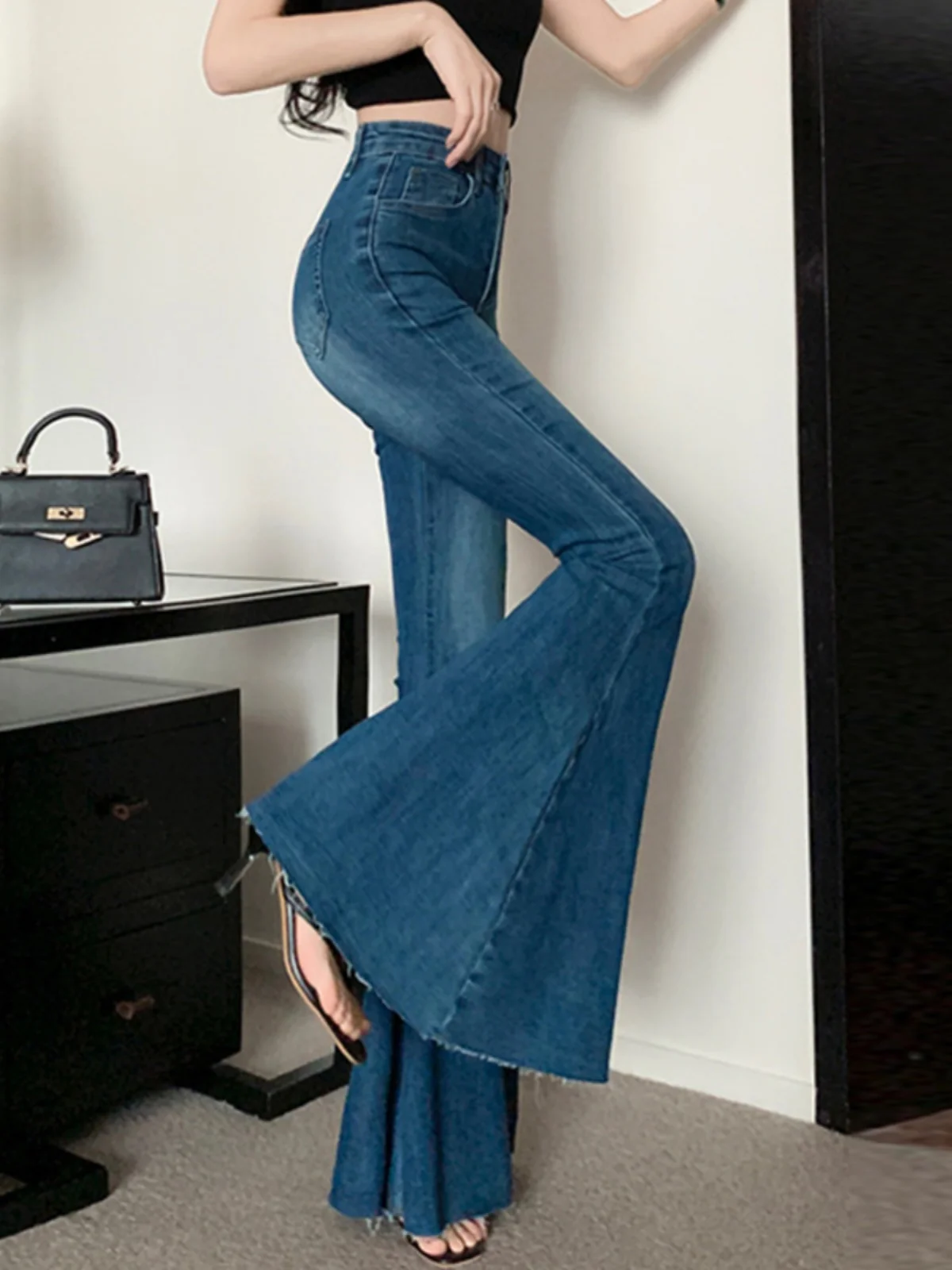 جينز نسائي عالي الخصر متوهج بذيل رفيع بنطال ذو قصة أرجل واسعة للتخسيس جينز عالي الخصر موضة الصيف