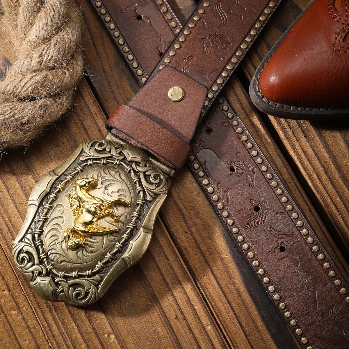 A Western Cowboy-Style Belt Suitable for Both Men and Women. PU Embossed Western-Style Buckle Belt. Unique and Retro