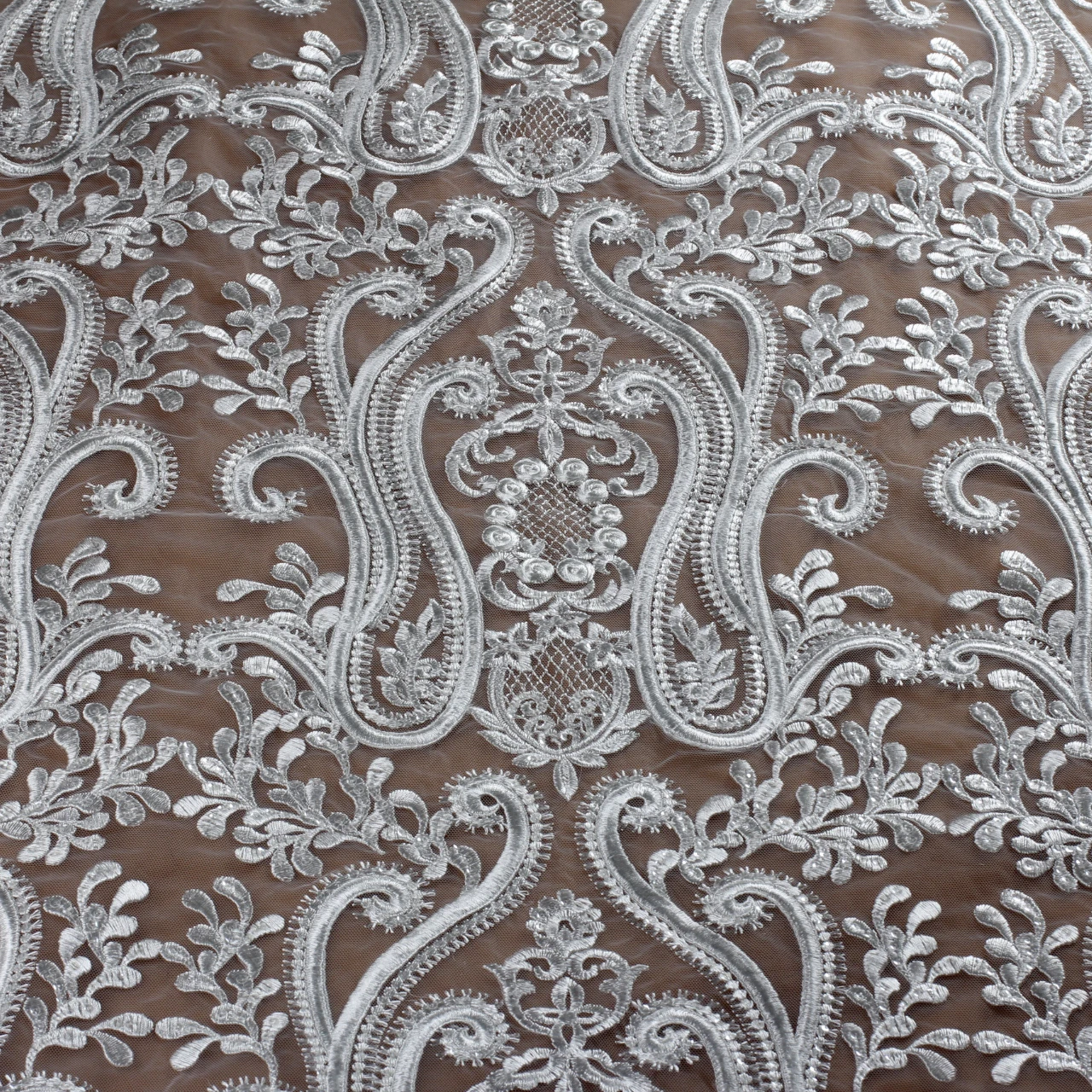 New fashionable and exquisite white plain embroidered sequin mesh lace wedding dress dress fabric