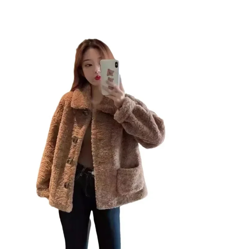 여성용 인조 양털 코트 페이크 퍼 따뜻한 재킷 싱글 브레스티드 스플라이스 포켓 루즈 라펠 긴소매 캐주얼 탑