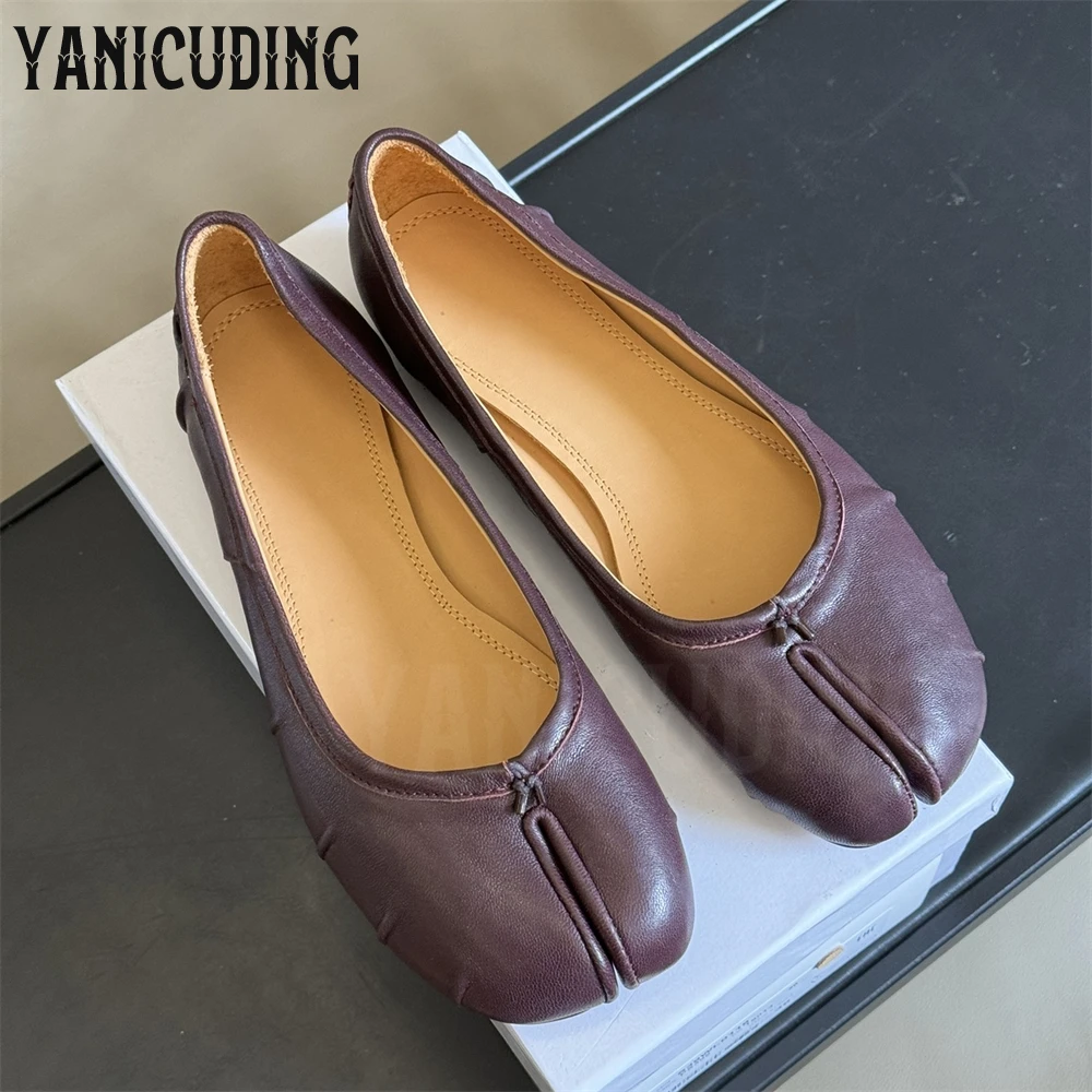 Bailarinas Tabi Plissadas para Mulheres, Estilo de Designer mais recente, Slip On Flats, Salto Cilíndrico Novidade, Calçado Split Toe, Cores Personalizadas