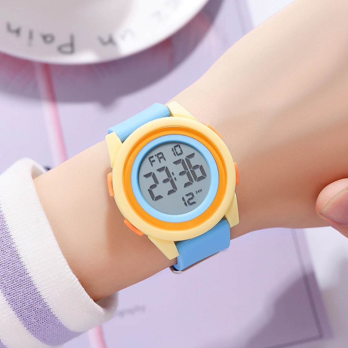 SKMEI 2429 デジタル LED ブラックライトストップウォッチ子供腕時計 50 メートル防水腕時計少年少女時計目覚まし時計子供