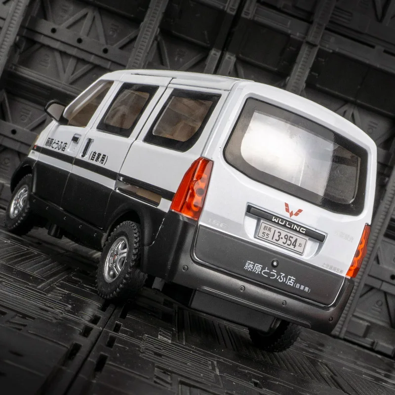 

1:24 имитация фургона из сплава, модель Fujiwara Tofu Shop, легкосплавный автомобиль, украшение для мальчика, звуковой и световой игрушечный автомобиль