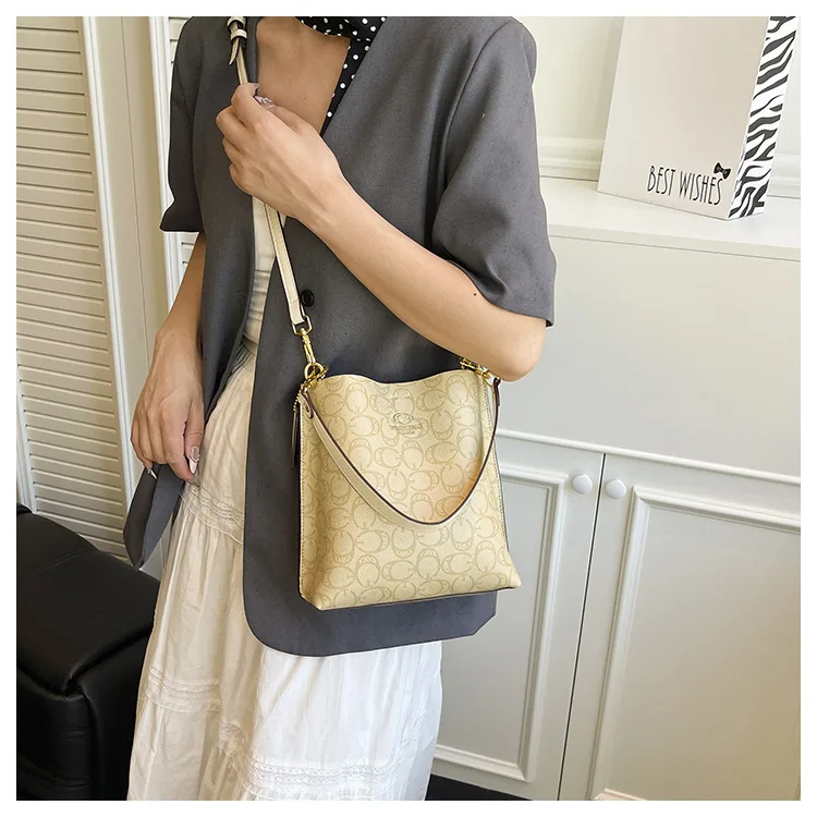 Trendy bucket crossbody tas 2025, nieuw voor dames, modieuze schoudertas met retroprint, lichtgewicht draagtas voor dagelijks gebruik