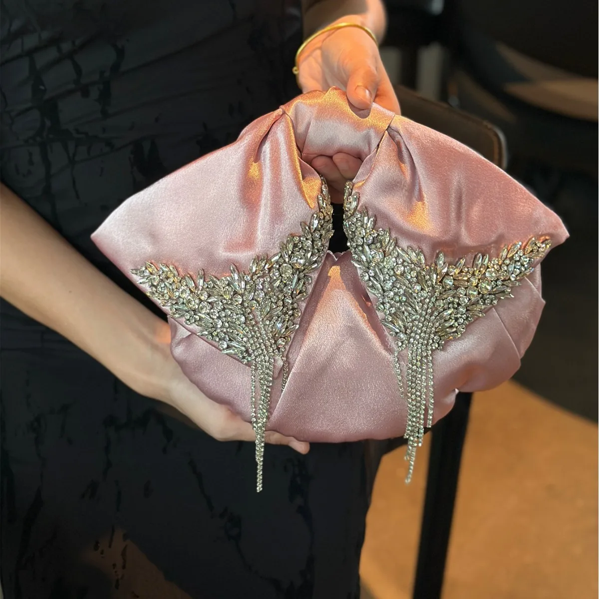 

2025 New Bow Tassel Inlaid with Diamonds Evening Bag for Women Satin High-end Feeling Starry Sky Dinner Dress Bag Velvet Bag Ins