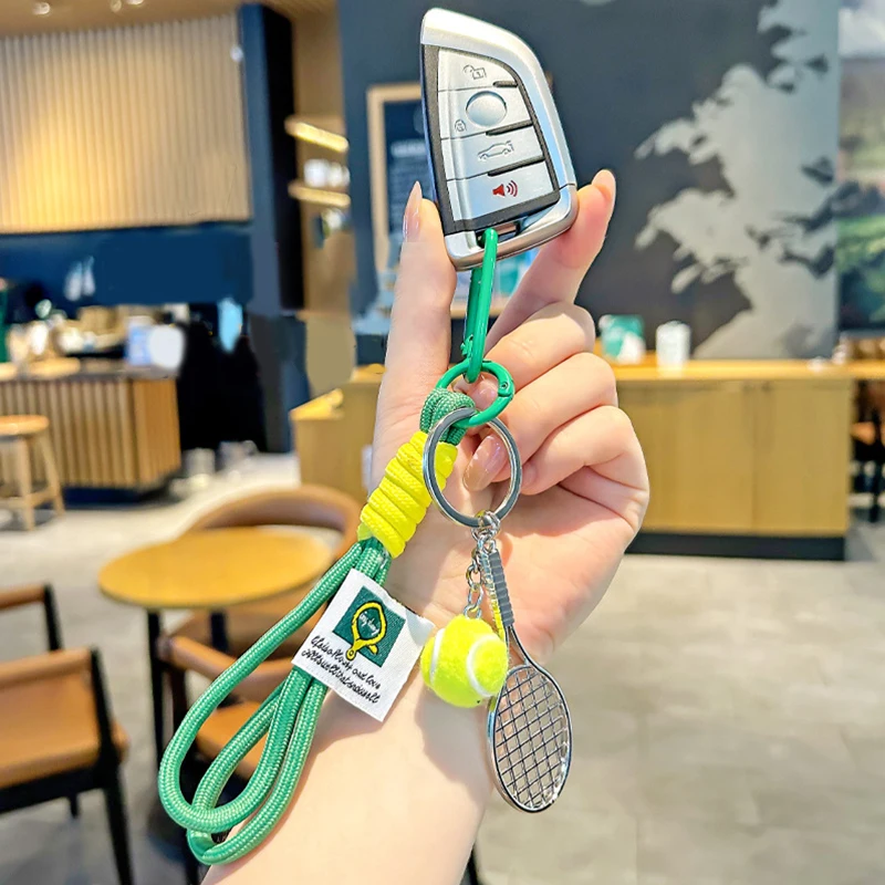 Llavero tejido a mano con colgante de raquetas de tenis creativas, bonito llavero, decoración de bolso para mujer