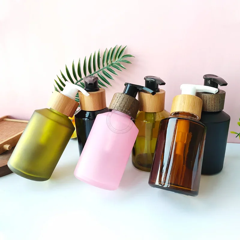 Mini garrafas portáteis de bomba de vidro fosco e transparente rosa/verde/preto/marrom/vermelho com capa de grão de bambu inclinação ombro portátil