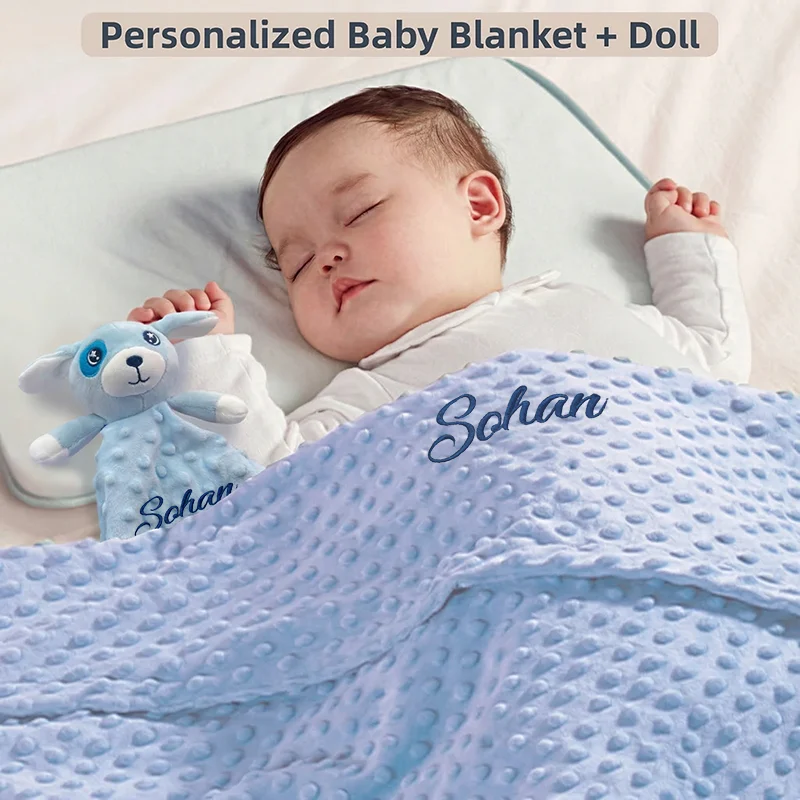パーソナライズされたベビーネーム入り新生児用ブランケットセット（コンフォータータグとガラガラ付き）-安心安全なベビーラップブランケット、ベビーシャワーギフト