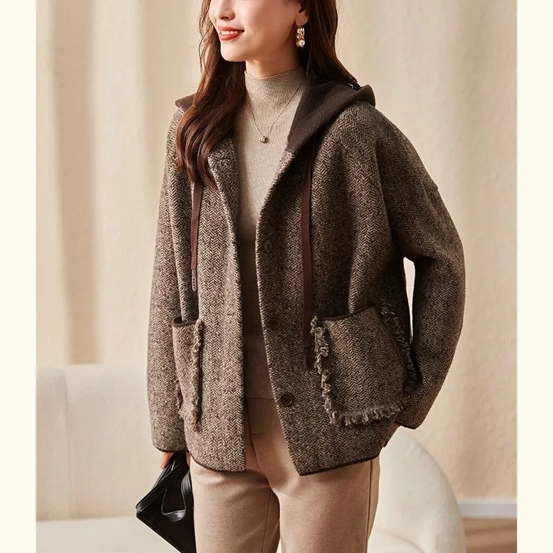 

Осень 2025 г., новый стиль, свободный вязаный кардиган в клетку с одним рукавом и шерстяной курткой