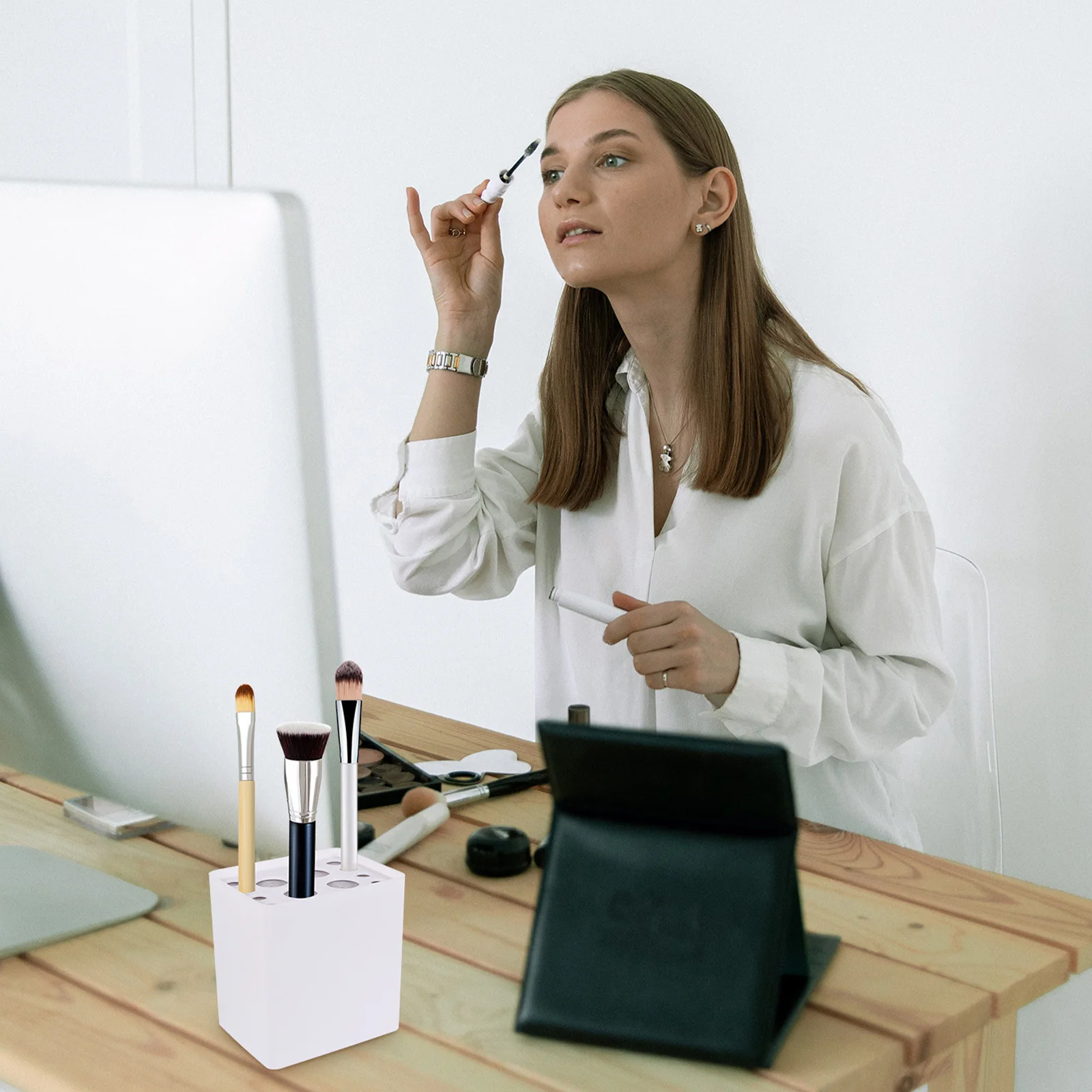 

1Pcs Makeup Brush Storage Box Plastic Sliding Lid Dustproof Organizer Container for Vanity Bedroom Bathroom Countertop