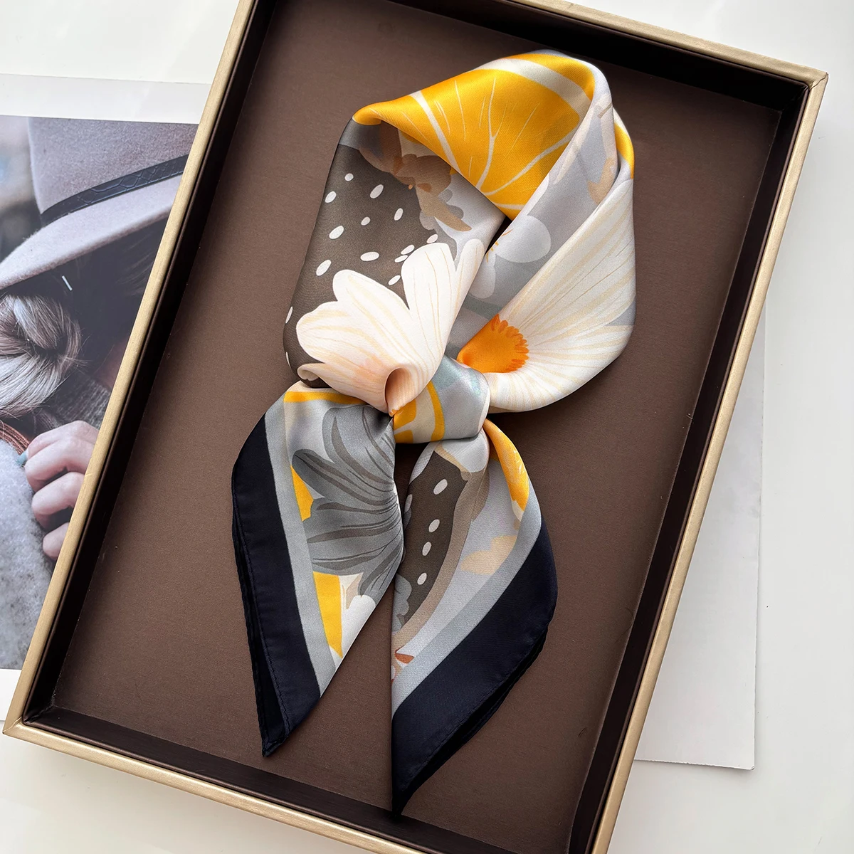 

Модный квадратный платок из искусственного шелка для женщин с фруктовым принтом, бандана, повязка для волос, роскошный хиджаб, шейный платок, элегантная шаль-накидка