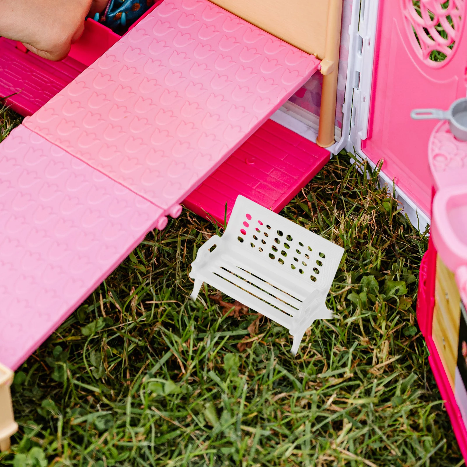 5 szt. Mini Plastikowe Krzesła do Domku dla Lalek Ławka Parkowa Realistyczny Design Lekkie Małe Meble w Skali do Miniaturowych Modeli