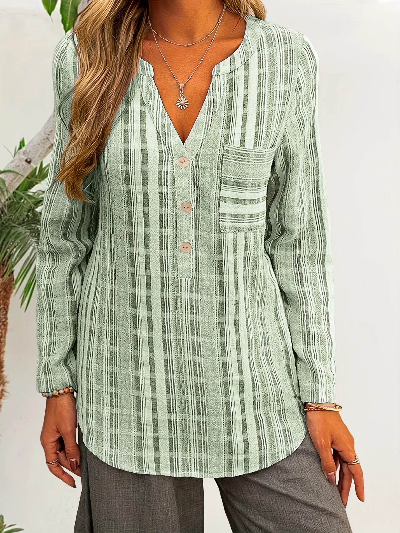 

Plus Size Casual Striped Shirt, Light Green Linen-Look Tunic with Notched Neckline and Curved Hem
