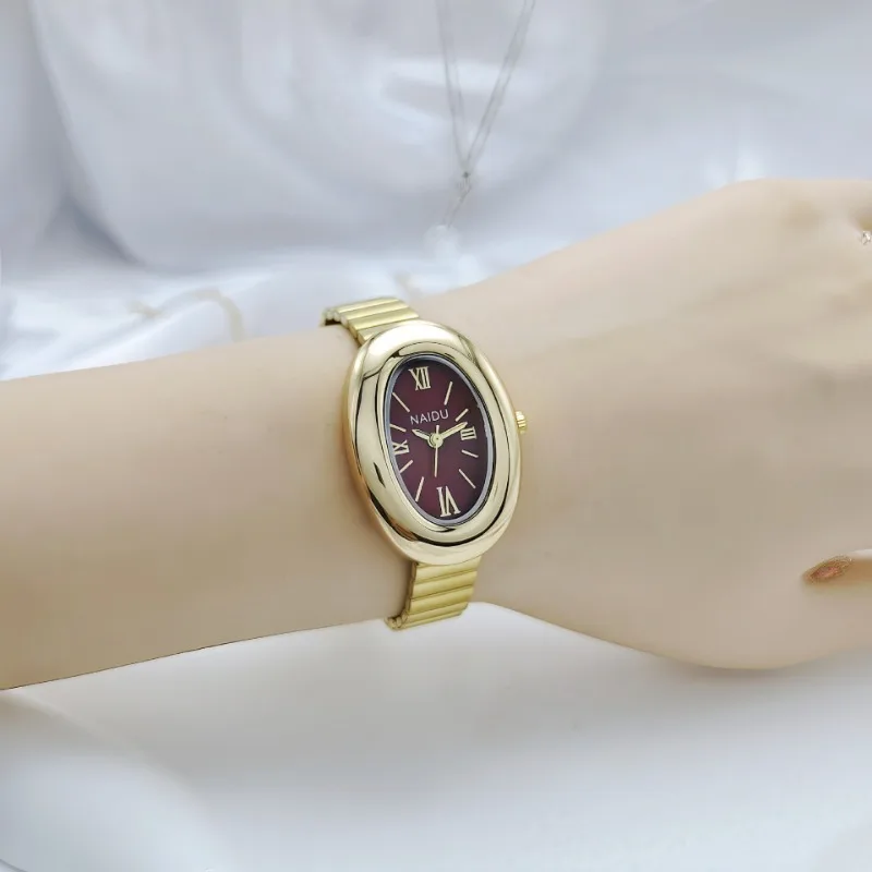 Nuovo orologio al quarzo da donna di fascia alta Orologio ovale in oro di lusso Orologio in acciaio inossidabile Orologio da donna Moglie Regalo di Natale