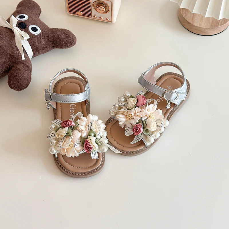 Baby Girls Floral Sandals 2025 Summer New Kids Princess Sweet Beach Sandals with Big Flowers Pearls Beaded Open Toes Anti-skid