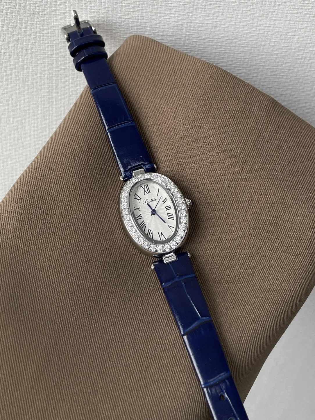 Elegant women's wristwatch, artistic women's watch, high-quality genuine women's watch, 2025 new style, trendy watch.