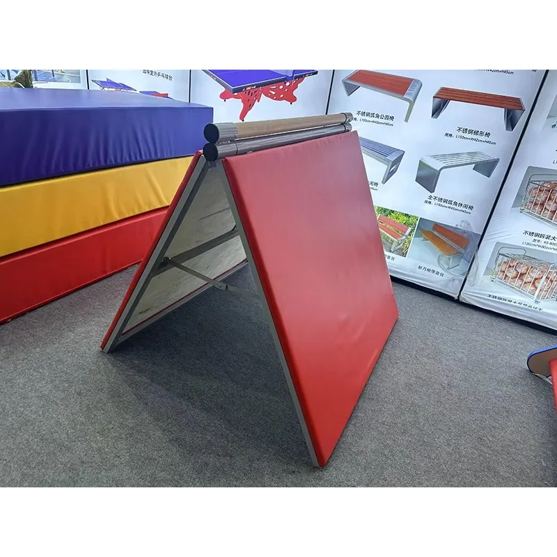 Venda quente personalizada Ninja Cursos Equipamento de obstáculos Ninja Warrior Curso de obstáculos Equipamento de Parkour para crianças exportado