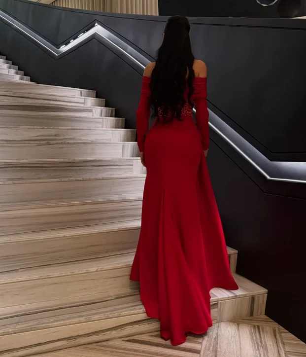 Abiti da sera personalizzati con scollo a V di alta qualità macchie rosse con perline lunghezza del pavimento cerniera senza schienale tre quarti abiti Para Boda