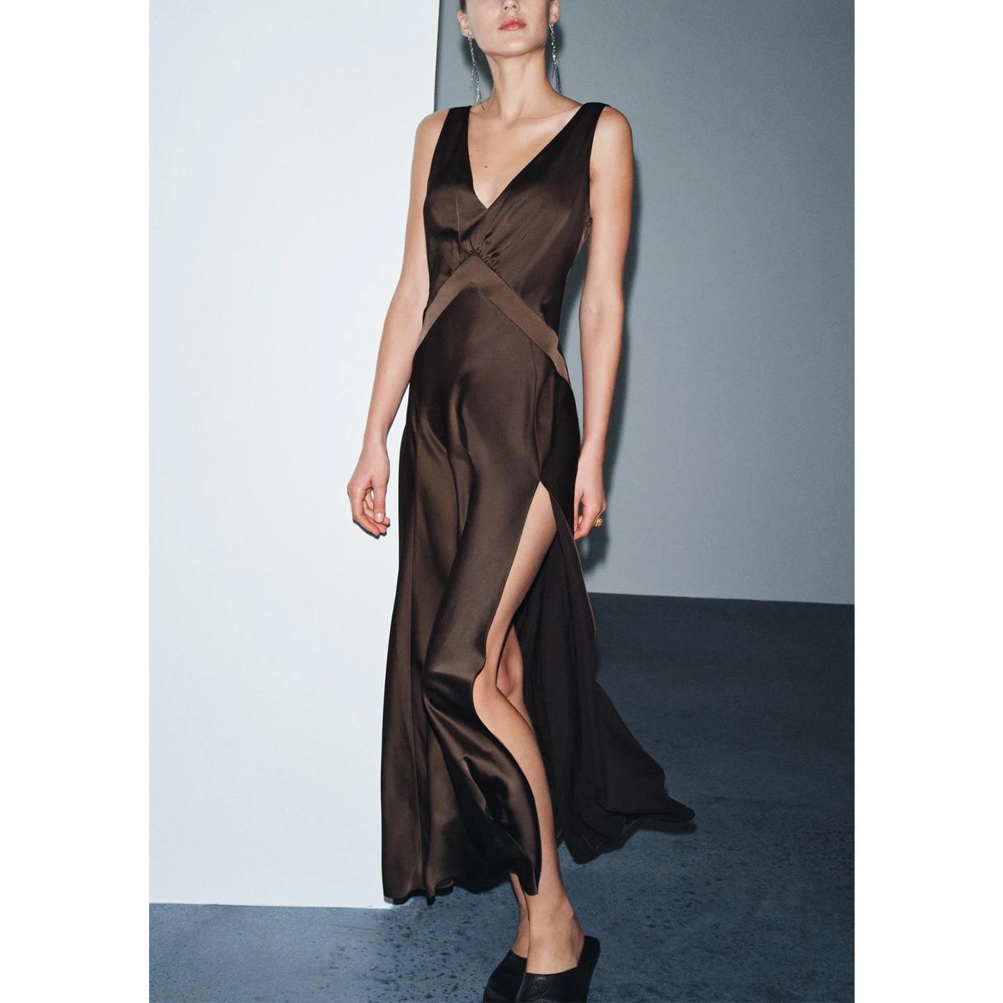 겨울 신상 여성용 롱 실크 새틴 느낌 A라인 드레스 슬릿 시티 출퇴근 요정 스커트 스타일 민소매 폴리에스터 00%