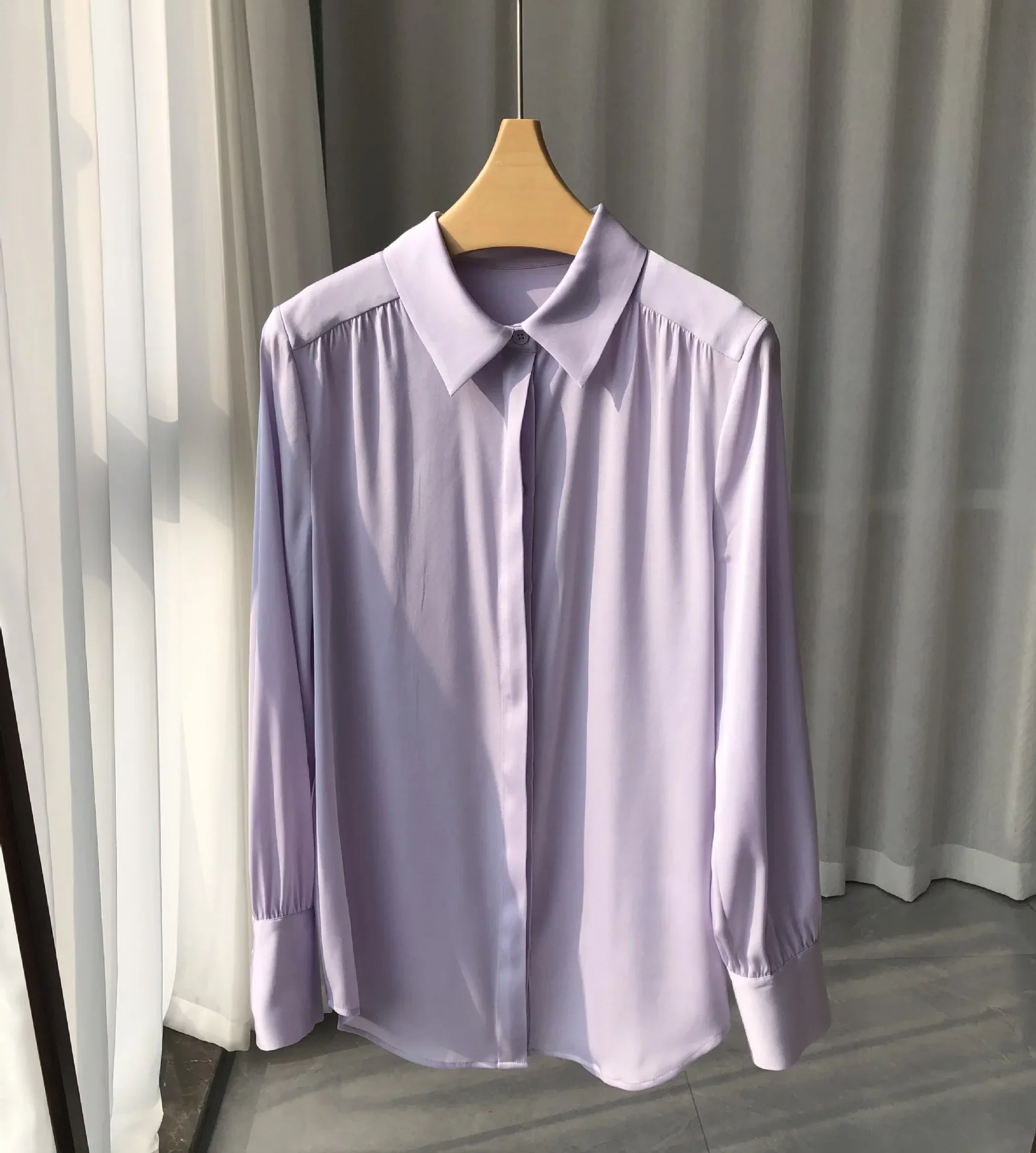 Elegant and Simple Smooth Double Joe Satin Pleated Silk Shirt Elegant Restrained Womens Silk Blouse Mulberry Silk Shirt