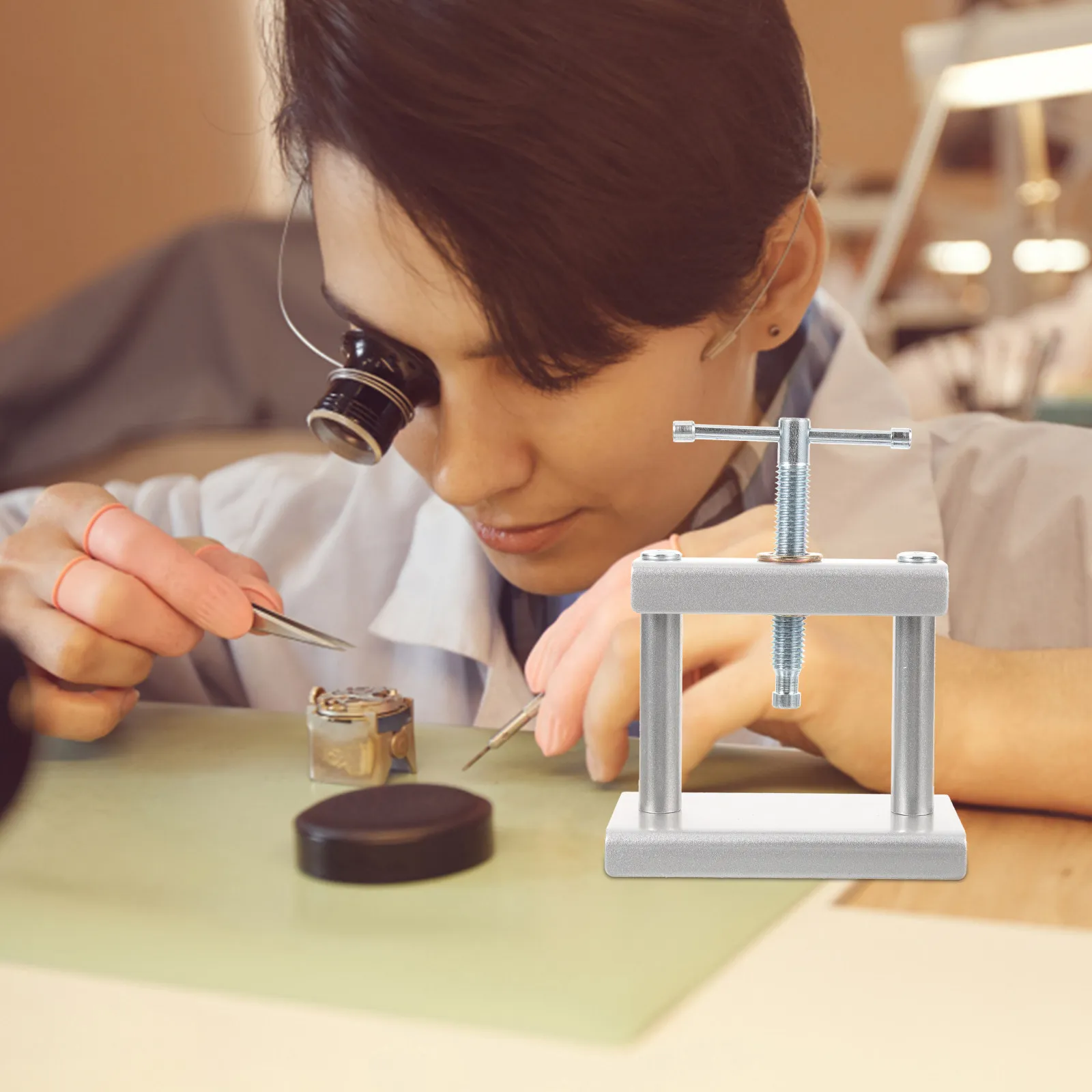 1Set Professional Watch Press Tool Set with Plastic Molds for Back Cover Pressing Battery Replacement and Case Repair